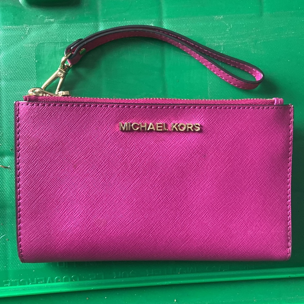 MICHAEL Michael Kors Fuchsia Pink Saffriano Leather Wallet/Wristlet/Clutch NWOT